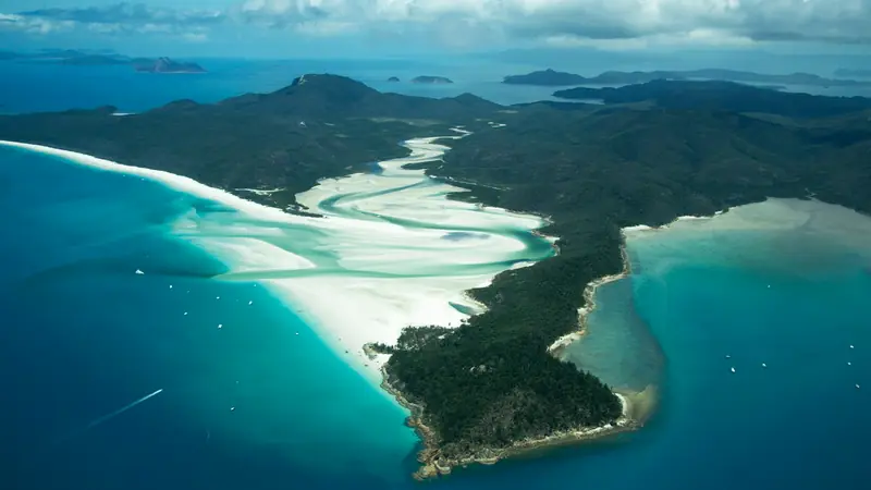 Aerial view of the white sand and turquoise water of Whitehaven Beach